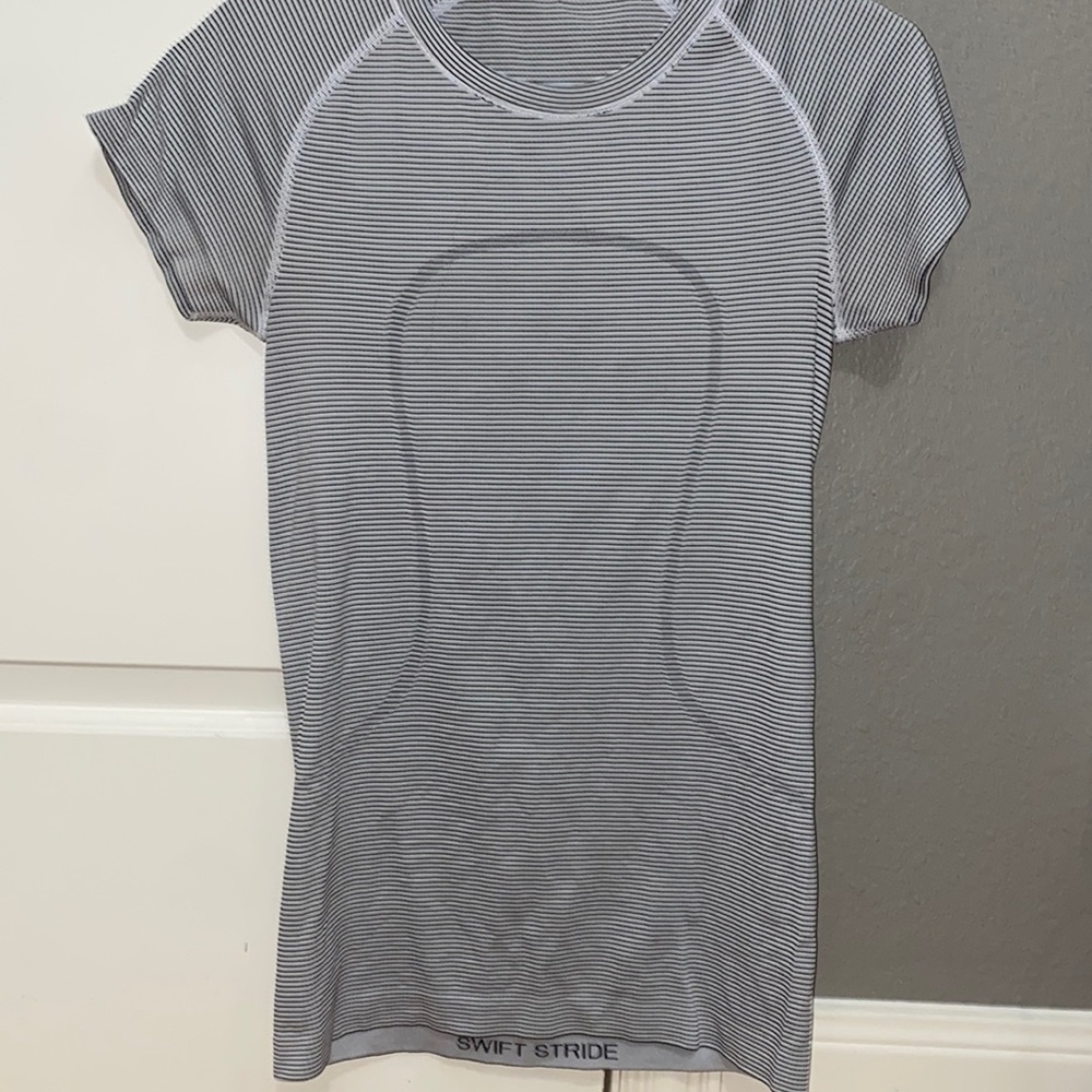Lululemon size 6 striped swiftly tech shirt